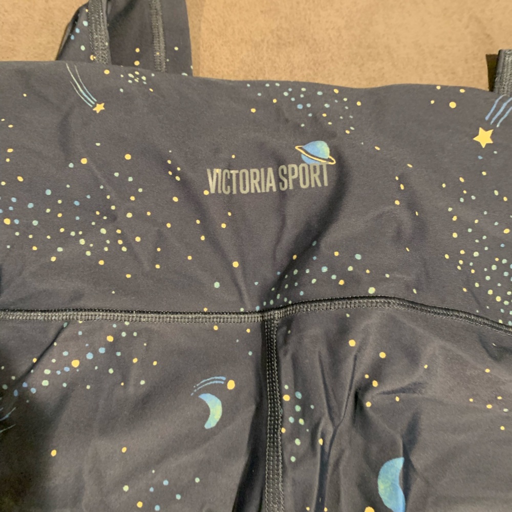 Victoria Sport Capri leggings